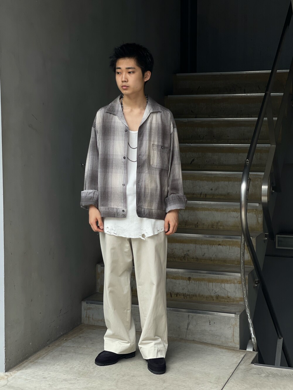 「ancellm、URU、blohm」｜「ancellmのアイテム（その他トップス、ベージュ系）」を使った、野口心さん（メンズ・175cm）の夏コーディネートの1枚目の写真