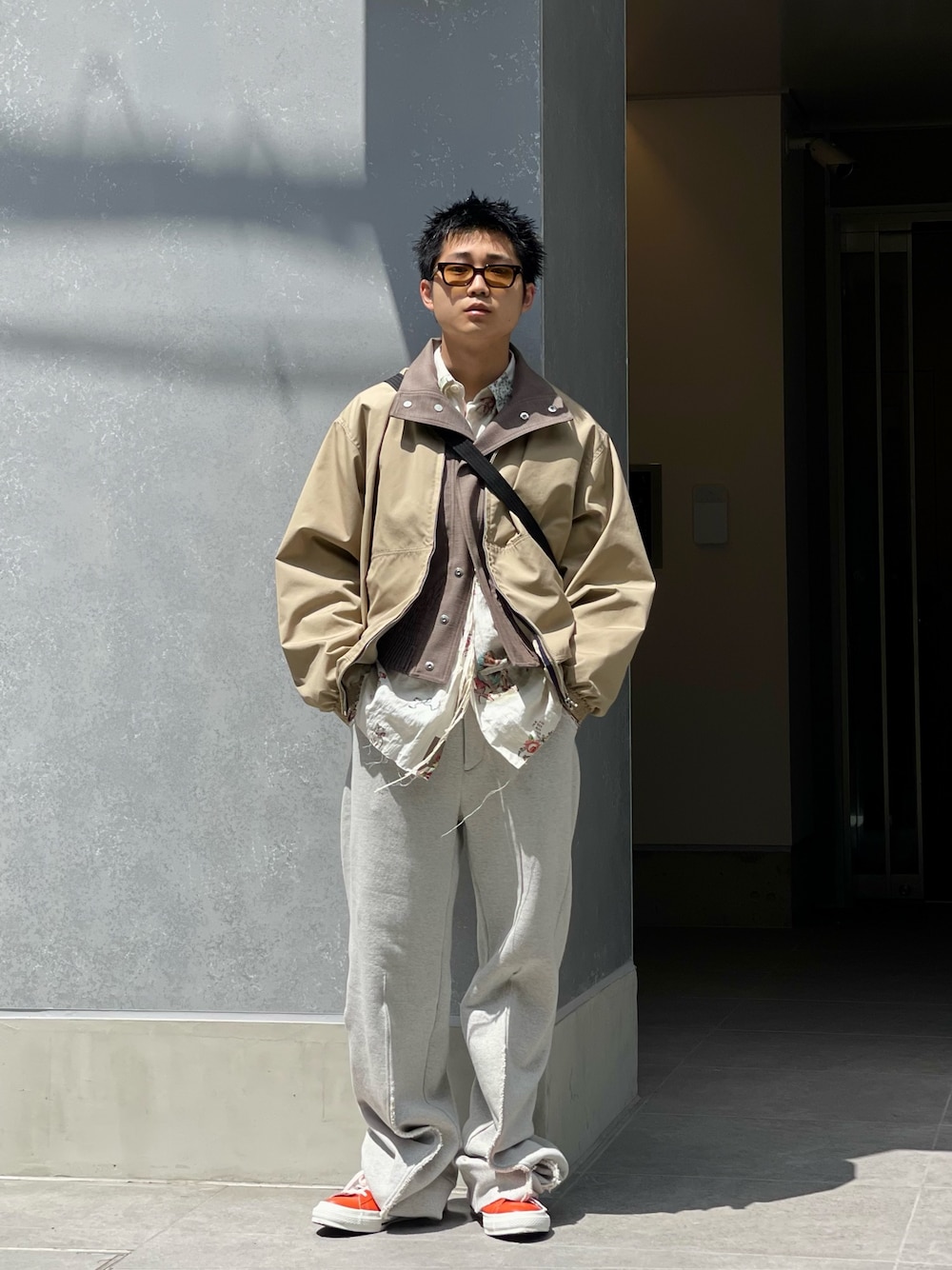 「KIKO KOSTADINOVのKiko Kostadinov/キコ・コスタディノフ/ZAFAR CROPPED JACKET（その他アウター、ブラウン系）」を使った、野口心さん（メンズ・175cm）の春コーディネートの1枚目の写真