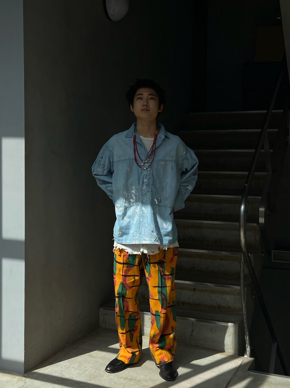 「LEH、bowwow、ancellm、SASQUATCHfabrix、blohm」｜「BOWWOWのアイテム（シャツ/ブラウス、ブルー系）」を使った、野口心さん（メンズ・175cm）の秋コーディネートの1枚目の写真