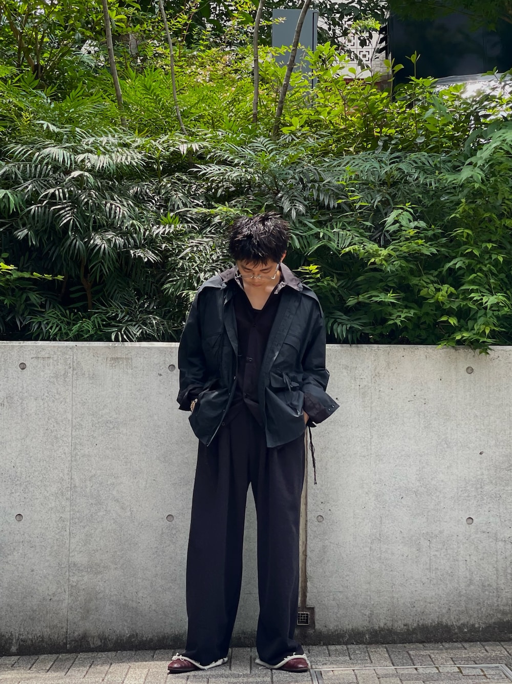 「GARDEN TOKYOのhayha lamka/ヘイヘ ラムカ/HOOD SHIRTS（シャツ/ブラウス、ブラック系）」を使った、野口心さん（メンズ・175cm）の夏コーディネートの1枚目の写真