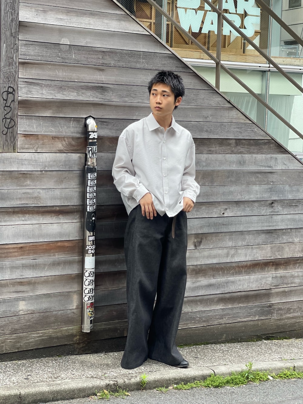 「ToironierのToironier/トワロニエ/Dyed Ventilation SH（Tシャツ/カットソー、ホワイト系）」を使った、野口心さん（メンズ・175cm）の春コーディネートの1枚目の写真