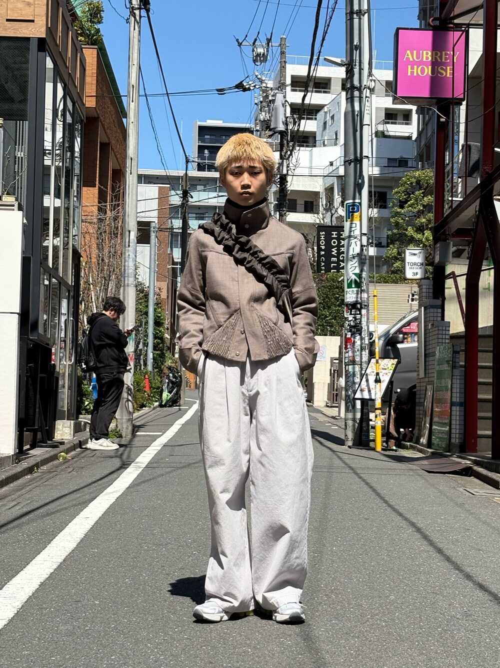 「お花見コーデ、キレイめカジュアル、春アウター」｜「KIKO KOSTADINOVのKiko Kostadinov/キコ・コスタディノフ/ZAFAR CROPPED JACKET（その他アウター、ブラウン系）」を使った、野口心さん（メンズ・175cm）の春コーディネートの1枚目の写真