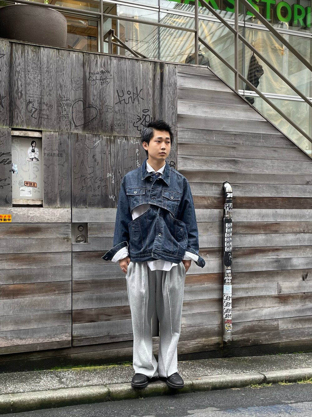 「blesse serviceのアイテム（デニムジャケット、パープル系）」を使った、野口心さん（メンズ・175cm）の夏コーディネートの1枚目の写真