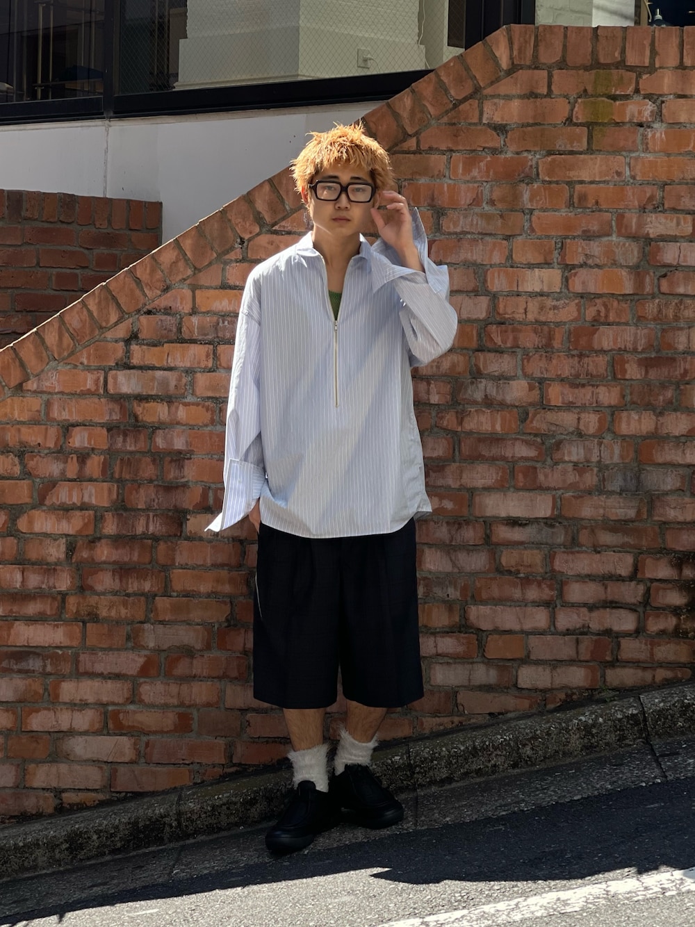 「ToironierのToironier/トワロニエ/Stripe Half-Zip Shirt（Tシャツ/カットソー、ブルー系）」を使った、野口心さん（メンズ・175cm）の春コーディネートの1枚目の写真
