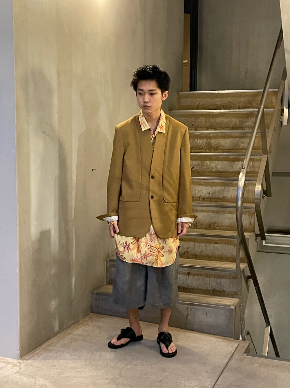 「IRENISA、ROBES&CONFECTIONS、nicholas daley、Tomo&Co」｜「ROBES&CONFECTIONSのアイテム（シャツ/ブラウス、ブルー系）」を使った、野口心さん（メンズ・175cm）の夏コーディネートの1枚目の写真