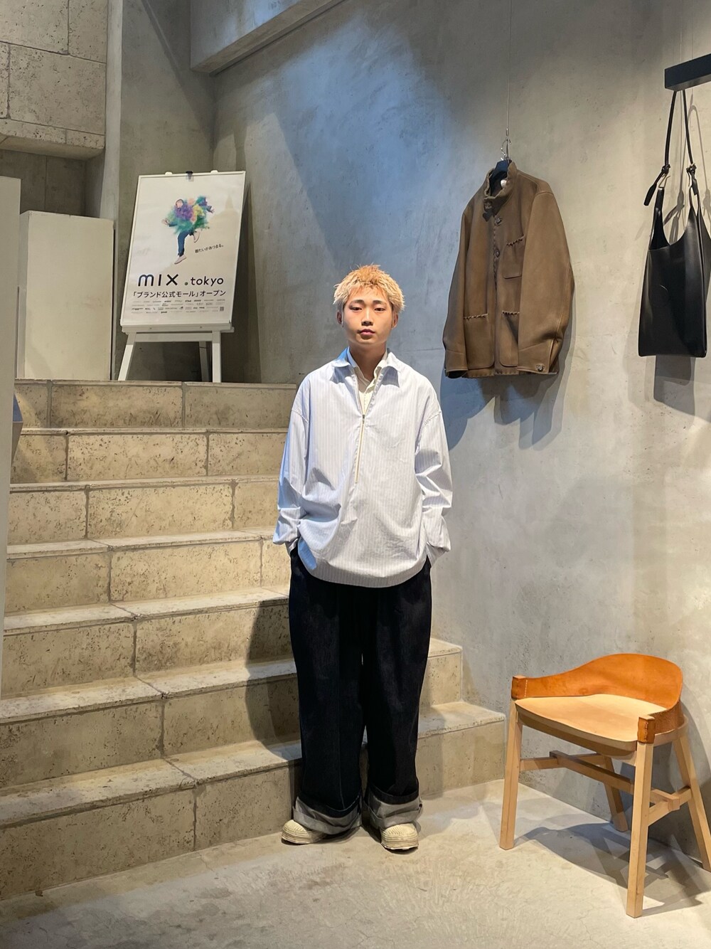 「Toironierのアイテム（シャツ/ブラウス、ホワイト系）」を使った、野口心さん（メンズ・175cm）の春コーディネートの1枚目の写真