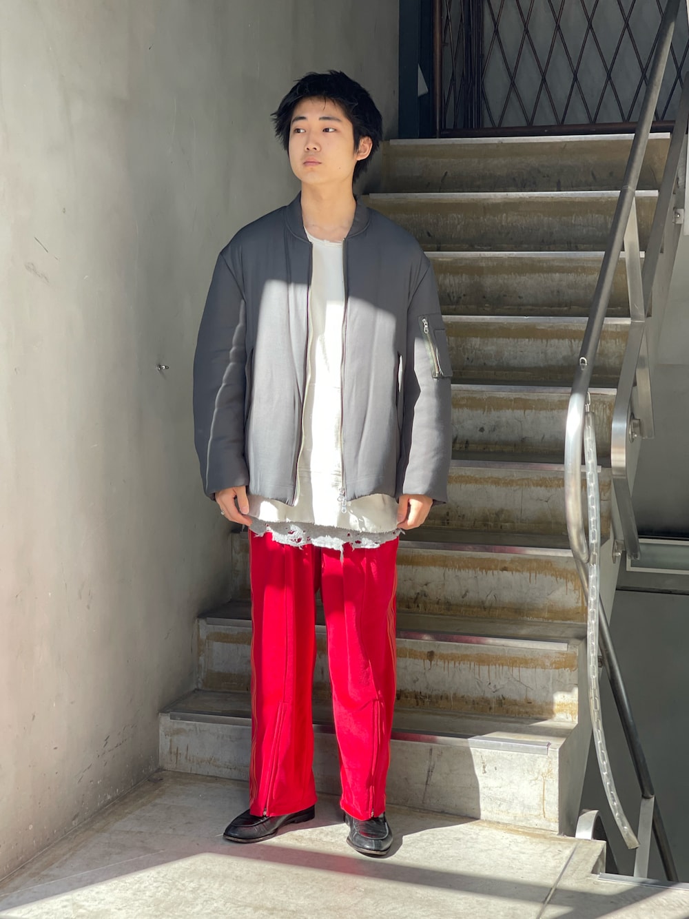 「URU、ancellm、LEH、blohm」｜「ANCELLMのアイテム（スウェット、ホワイト系）」を使った、野口心さん（メンズ・175cm）の秋コーディネートの1枚目の写真