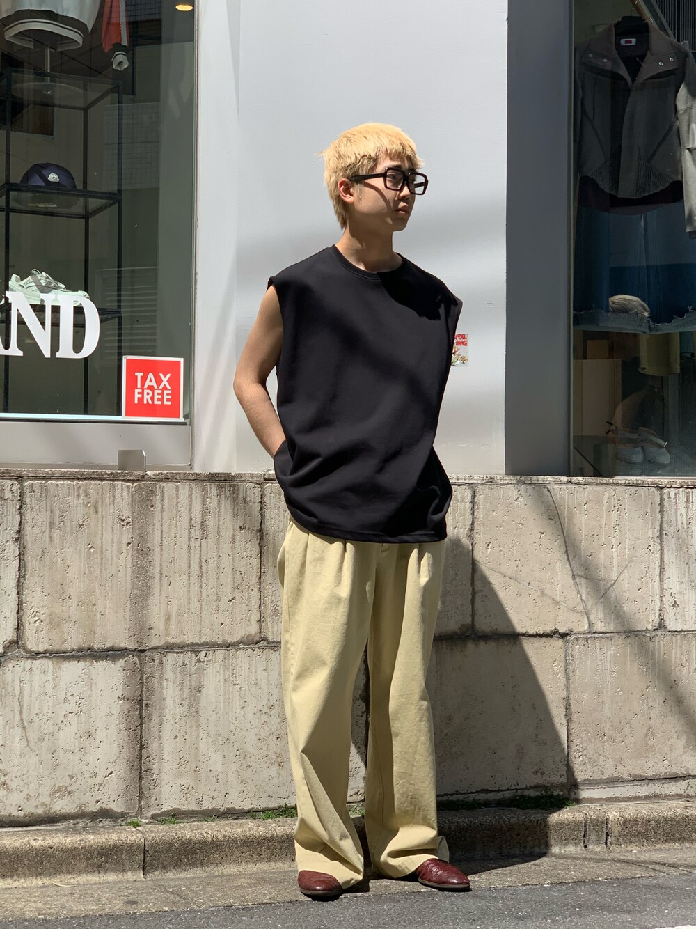 「ToironierのToironier/トワロニエ/Sleeveless-T（タンクトップ、ブラック系）」を使った、野口心さん（メンズ・175cm）の春コーディネートの1枚目の写真
