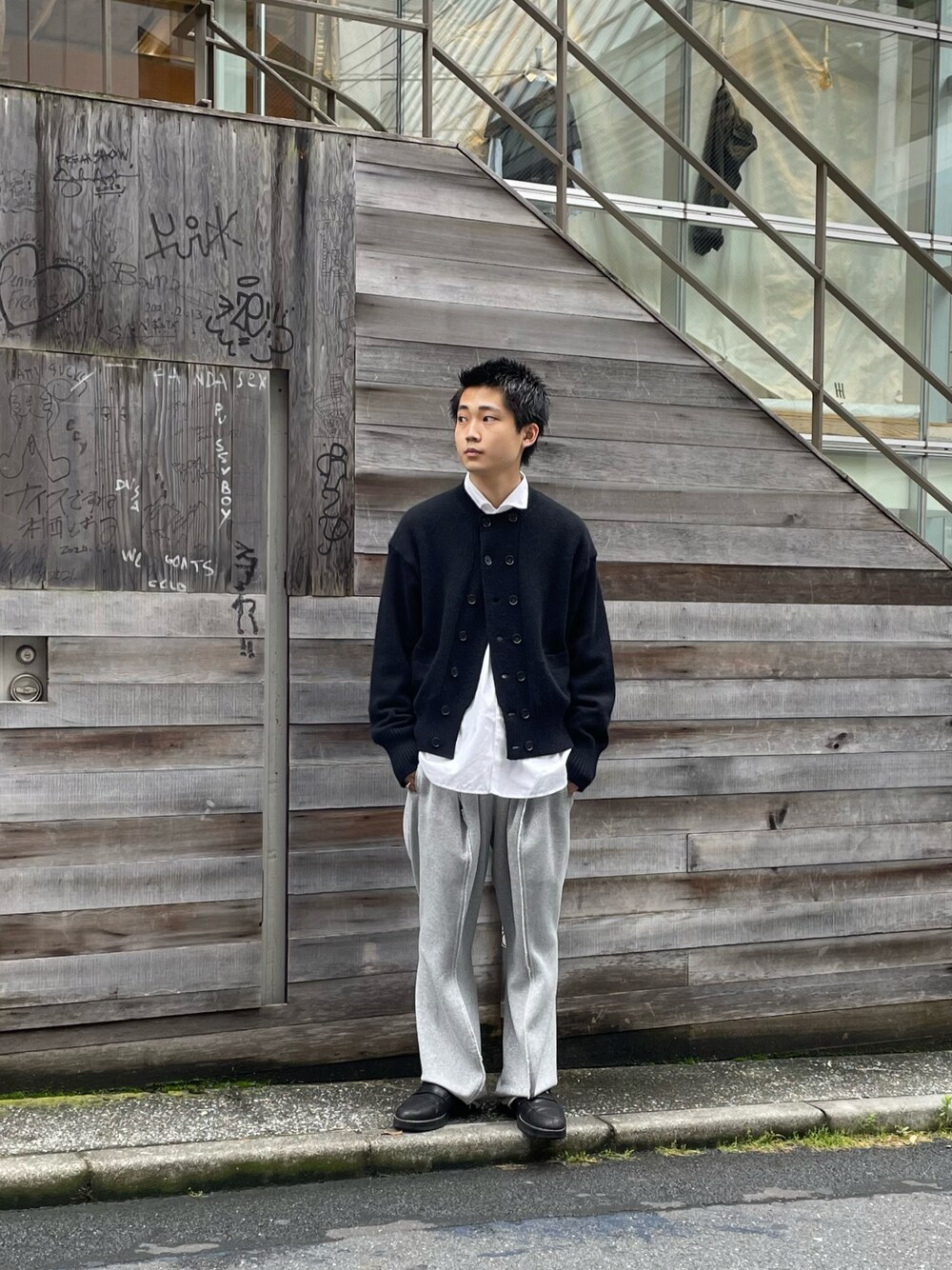 「RANDYのアイテム（スウェットパンツ、シルバー系）」を使った、野口心さん（メンズ・175cm）の夏コーディネートの1枚目の写真