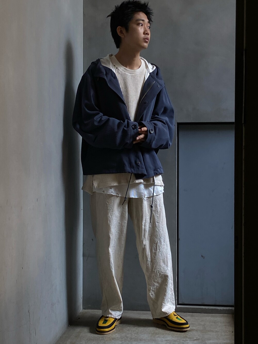 「ancellm、URU、blohm」｜「ancellmのアイテム（ニット/セーター、ベージュ系）」を使った、野口心さん（メンズ・175cm）の秋コーディネートの1枚目の写真