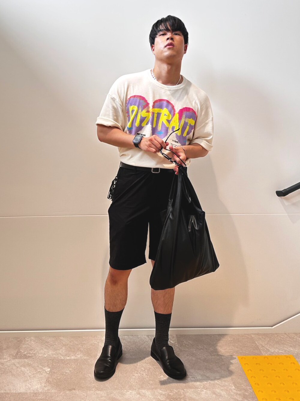 「夏コーデ、シンプル、今日のコーデ、休日コーデ、オトナカジュアル、UNIQLO、ZARA、大人コーデ、GU、ショートパンツ、おしゃれさんと繋がりたい、いいね、save、フォローお願いします🤑、いいね返し、韓国ファッション、夏だ！Tシャツ着よう！」｜「ZARAのアイテム（バッグ、ブラック系）」を使った、Rioさん（メンズ・177cm）の夏コーディネートの1枚目の写真