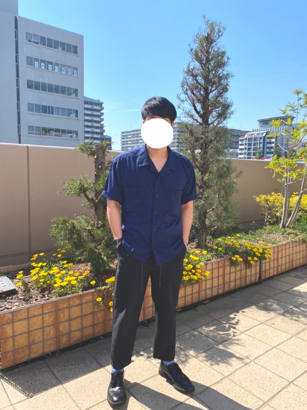 「ごきげんウィーク、今日のコーデ、大人カジュアル、カジュアル、いいね、save、フォローお願いします🤑、夏コーデ、お洒落さんとつながりたい、UNIQLO JW ANDERSON、H&M、GU、オープンカラーシャツ、はるコーデ、大人コーデ、シンプル、いいね返し」｜「no brandのアイテム（シャツ/ブラウス、ブルー系）」を使った、Rioさん（メンズ・177cm）の春コーディネートの1枚目の写真
