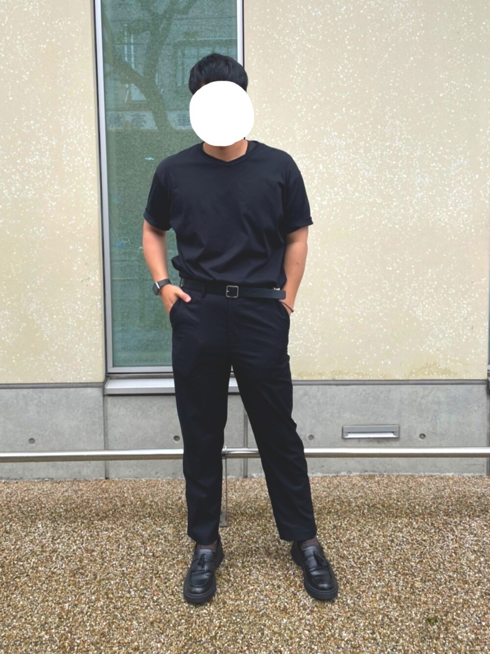 「ブラック、FUDGEBOYのトラッドスタイル、休日スタイル、シンプルスタイル、いいね、save、フォローお願いします🤑、半袖シャツ、夏コーデ、大人コーデ、オールブラック、革靴、ローファー、いいね＆フォロー よろしくお願いします！、UNIQLO、GU、雨の日コーデ」｜「Theory UNIQLOのアイテム（Tシャツ/カットソー、ブラック系）」を使った、Rioさん（メンズ・177cm）の春コーディネートの1枚目の写真
