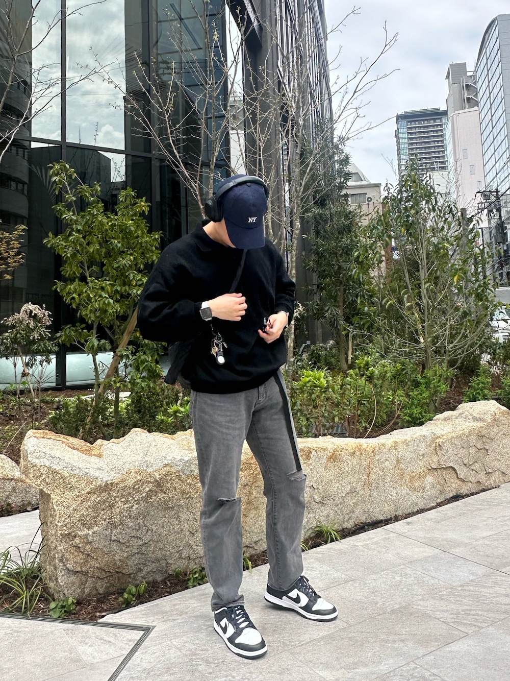 「春のNewスタイル、春コーデ、スニーカーコーデ、メンズコーデ、春ファッション、デニム、韓国ファッション」｜「NIKEの＜NIKE＞DUNK LOW RETRO/スニーカー（スニーカー、ブラック系）」を使った、Rioさん（メンズ・177cm）の春コーディネートの1枚目の写真