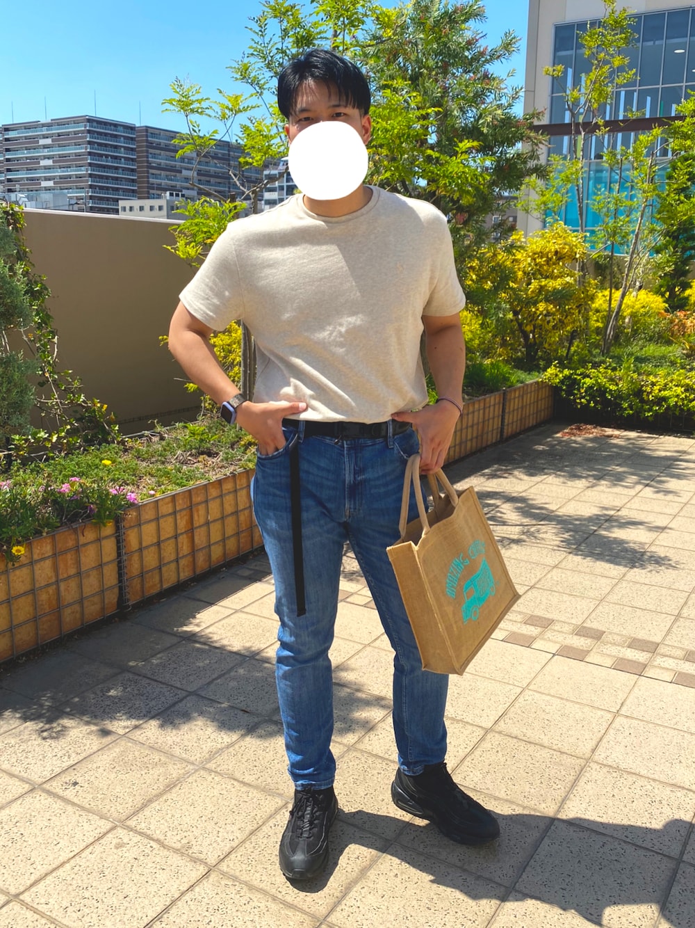 「夏コーデ、休日スタイル、シンプル、オトナカジュアル、スニーカー、Tシャツ、メンズコーデ、NIKE、デニム、Bershka、Ralph Lauren、大人カジュアル、カジュアルコーデ、大人っぽく、晴れ」｜「POLO RALPH LAURENのアイテム（Tシャツ/カットソー、ベージュ系）」を使った、Rioさん（メンズ・177cm）の夏コーディネートの1枚目の写真
