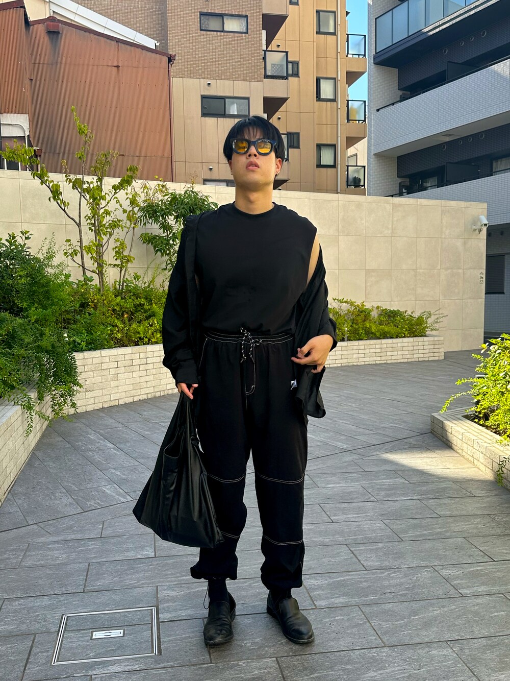「アツいコーデ全部見せ、夏コーデ、シンプル、休日スタイル、メンズファッション、大人コーデ、ブラック、革靴、夏、GU、いいね、save、フォローお願いします🤑、オトナカジュアル、ZARA、タンクトップ、カーゴパンツ」｜「GUのアイテム（Tシャツ/カットソー、ブラック系）」を使った、Rioさん（メンズ・177cm）の夏コーディネートの1枚目の写真