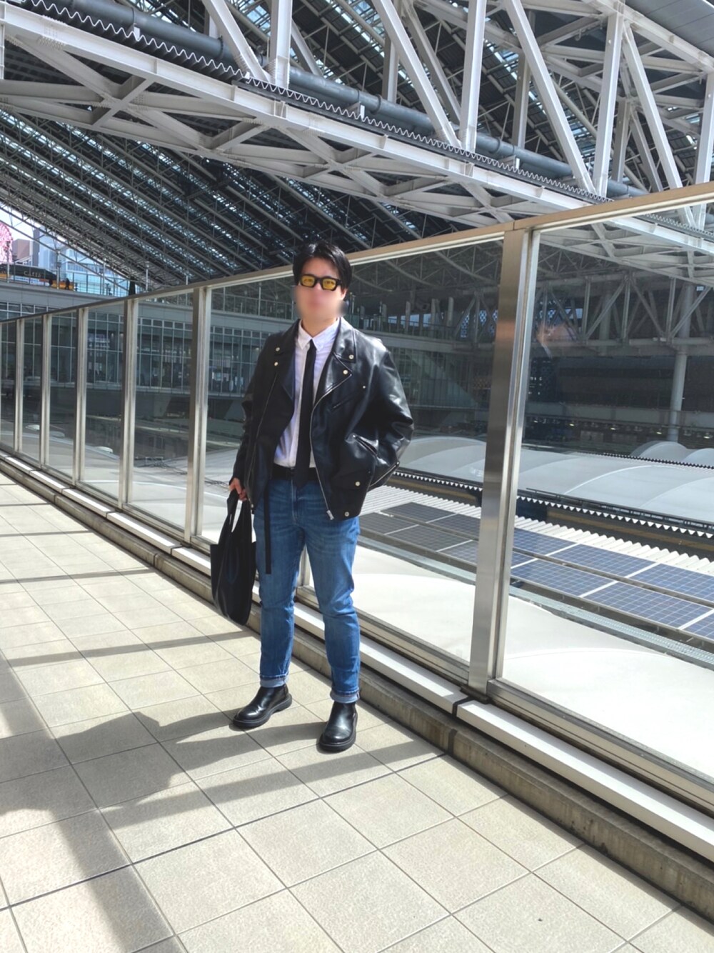 「春服みてみて、シンプルコーデ、おしゃれさんと繋がりたい、春、デニム、きれいめカジュアル、大人カジュアル、革靴、いいね、save、フォローお願いします🤑、いいね返し、いいね＆フォロー よろしくお願いします！、ごきげんウィーク」｜「UNDERCOVERのアイテム（ジャケット/アウター、ブラック系）」を使った、Rioさん（メンズ・177cm）の春コーディネートの1枚目の写真