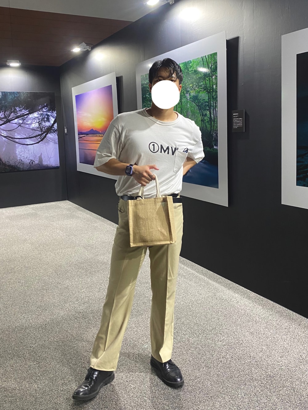 「休日スタイル、大人カジュアル、シンプル、プチプラコーデ、白Tシャツ、韓国ファッション、ベージュ、大人コーデ、GU、無印良品、アクアリウム、ストレートパンツ、高身長コーデ、着回しコーデ」｜「1MW×GUのアイテム（Tシャツ/カットソー、ホワイト系）」を使った、Rioさん（メンズ・177cm）の夏コーディネートの1枚目の写真