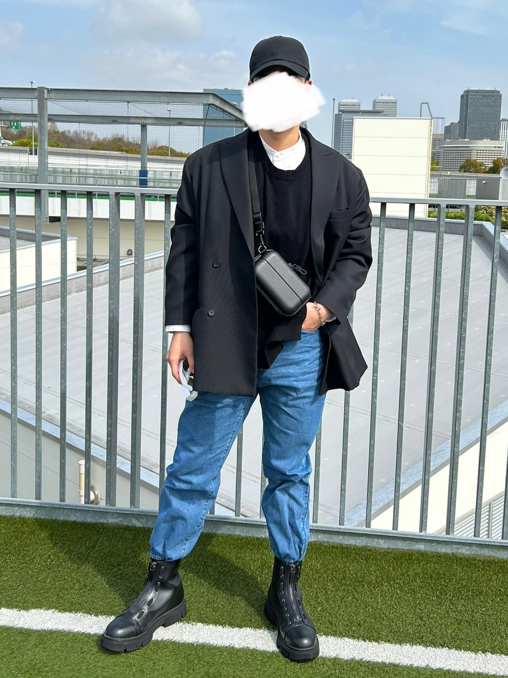 「春夏コーデ、ZARA、オトナカジュアル、デニムパンツ、ジャケット、GU、UNIQLO、キレイめ、いいね、save、フォローお願いします🤑、キャップ、大人カジュアル、春コーデ、休日スタイル、ブーツ、シンプル」｜「ZARAのアイテム（バッグ、ブラック系）」を使った、Rioさん（メンズ・177cm）の春コーディネートの1枚目の写真