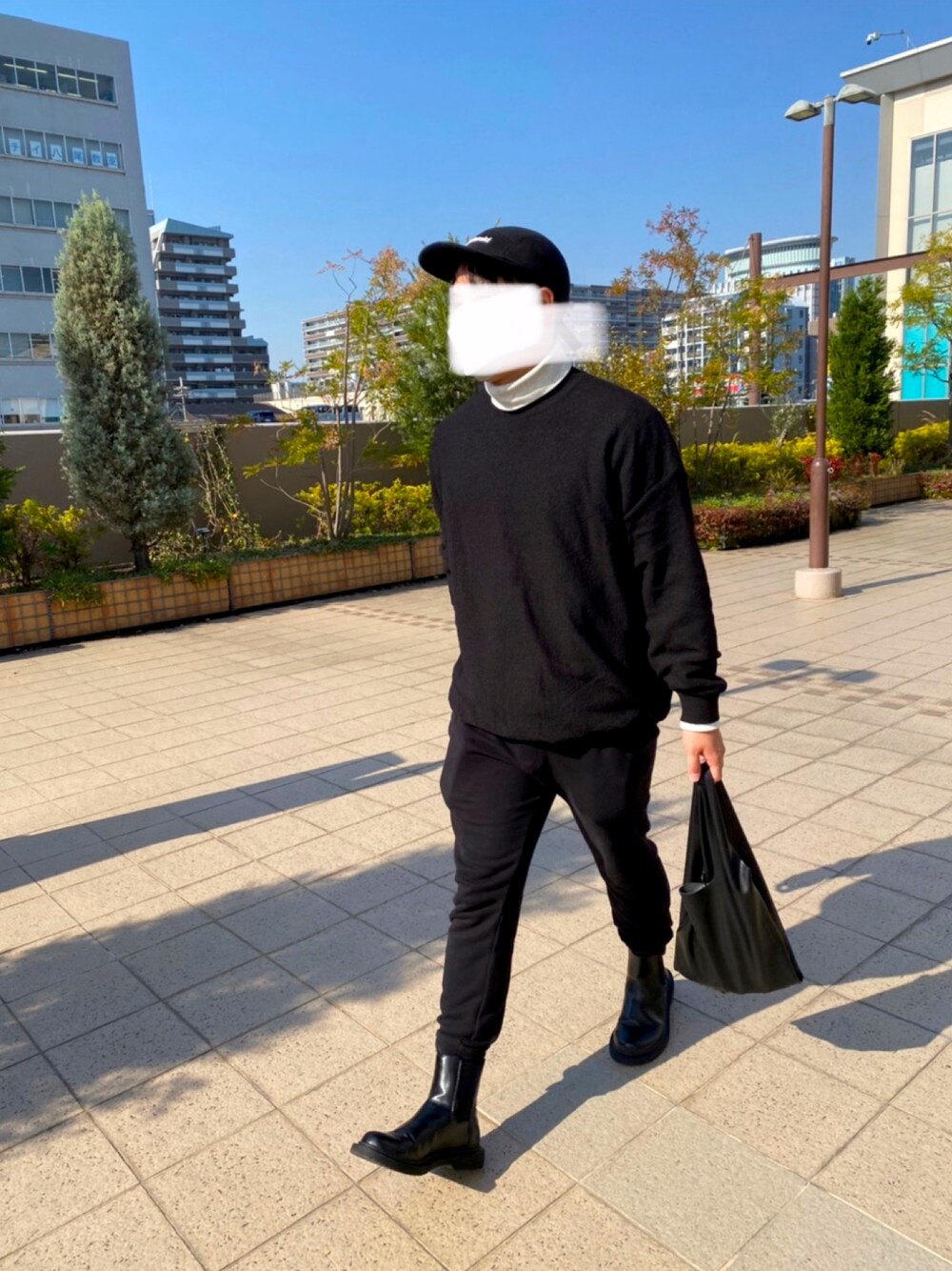 「大人コーデ、いいね、save、フォローお願いします🤑、ニットコーデ、大人カジュアル、着回しコーデ、スウェットパンツ、黒パンツ、トートバッグ、GU、アンダーカバー(UNDERCOVER)」｜「anelloのanello/アネロ ALTON レザータッチ トートバッグ（エコバッグ/サブバッグ、ブラック系）」を使った、Rioさん（メンズ・177cm）の秋コーディネートの1枚目の写真