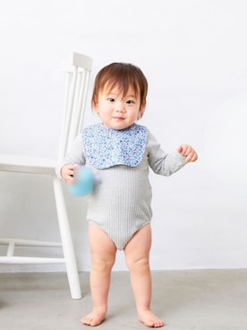 「Fluffy BROTHERS（フラッフィーブラザーズ）のリバーシブルスタイ（スタイ/よだれかけ、ブルー系）」を使った、fluffybrothersさん（キッズ・120cm）の春コーディネート