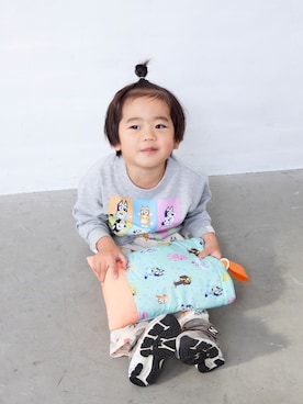 「Fluffy BROTHERS（フラッフィーブラザーズ）の【ブルーイ】シューズバッグ（トートバッグ、グリーン系）」を使った、fluffybrothersさん（キッズ・120cm）の春コーディネート