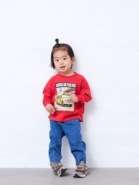 「Fluffy BROTHERS（フラッフィーブラザーズ）のダーツデニムパンツ（デニムパンツ、ブルー系）」を使った、fluffybrothersさん（キッズ・120cm）の春コーディネート