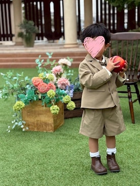 「Fluffy BROTHERS（フラッフィーブラザーズ）のBOYSセットアップ（スーツセット、ベージュ系）」を使った、fluffybrothersさん（キッズ・120cm）の春コーディネート