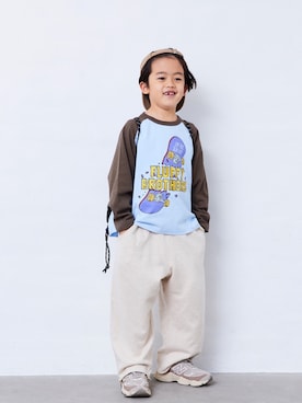 「Fluffy BROTHERS（フラッフィーブラザーズ）のカットオフ　スウェットパンツ（スウェットパンツ、ベージュ系）」を使った、fluffybrothersさん（キッズ・120cm）の春コーディネート