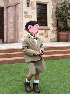 「Fluffy BROTHERS（フラッフィーブラザーズ）のBOYSセットアップ（スーツセット、ベージュ系）」を使った、fluffybrothersさん（キッズ・120cm）の春コーディネート