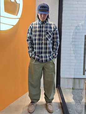 「Timberland（ティンバーランド）のヤーン ダイ プレイド 長袖 シャツ ユニセックス（シャツ/ブラウス、パープル系）」を使った、YRさん（メンズ・173cm）の夏コーディネート