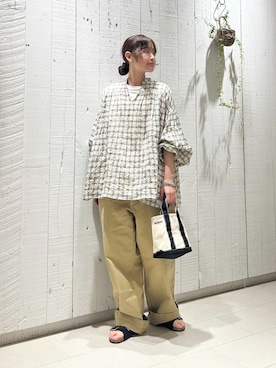 「JOURNAL STANDARD LUXE（ジャーナルスタンダード　ラックス）のシャーリングプルオーバーブラウス（シャツ/ブラウス、ホワイト系）」を使った、N.Hさん（レディース・162cm）の夏コーディネート