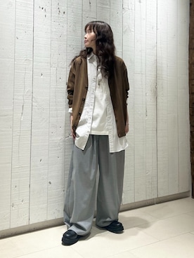 「JOURNAL STANDARD LUXE（ジャーナルスタンダード　ラックス）のTR タックパンツ（その他パンツ、グレー系）」を使った、N.Hさん（レディース・162cm）の春コーディネート
