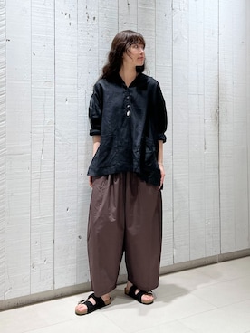「JOURNAL STANDARD LUXE（ジャーナルスタンダード　ラックス）の《追加》リネンワッシャー スキッパーシャツ（シャツ/ブラウス、ブラック系）」を使った、N.Hさん（レディース・162cm）の春コーディネート