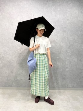 「CITEN（シテン）の＜CITEN＞晴雨兼用アンブレラ（折りたたみ傘、シルバー系）」を使った、黒田祥子さん（レディース・162cm）の夏コーディネート