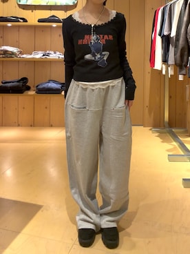 「WHO'S WHO gallery（フーズフーギャラリー）のアイテム（トップス、ブラック系）」を使った、hanaさん（レディース・155cm）の春コーディネート