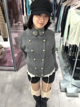 「WHO'S WHO gallery（フーズフーギャラリー）の【26AW LOOK掲載品番】ヘリテージWボタンニット（ニット/セーター、グレー系）」を使った、hanaさん（レディース・155cm）の秋コーディネート
