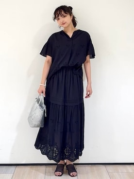 「UNTITLED（アンタイトル）の【セットアップ可/コットン100】スカラップ刺繍ブラウス（シャツ/ブラウス、ブラック系）」を使った、yukktsumiさん（レディース）の夏コーディネート