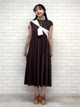 「UNTITLED（アンタイトル）の【ティアード/洗える】コットンロングワンピース（ワンピース、ブラウン系）」を使った、yukktsumiさん（レディース）の夏コーディネート