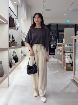 「Jena espace merveilleux（ジェナ　エスパスメルヴェイユ）のテンセルリネンイージーパンツ（その他パンツ、ベージュ系）」を使った、bgg0miさん（レディース・160cm）の春コーディネート