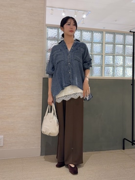 「Jena espace merveilleux(ジェナ エスパスメルヴェイユ)のテンセルバックシャーリングデニムシャツ(シャツ/ブラウス、ブルー系)」を使った、bgg0miさん(レディース・160cm)の秋コーディネート