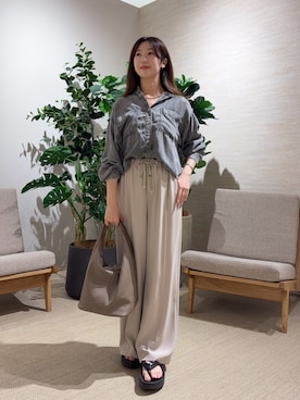 「Jena espace merveilleux(ジェナ エスパスメルヴェイユ)のギャザーデニムシャツ(シャツ/ブラウス、グレー系)」を使った、bgg0miさん(レディース・160cm)の夏コーディネート