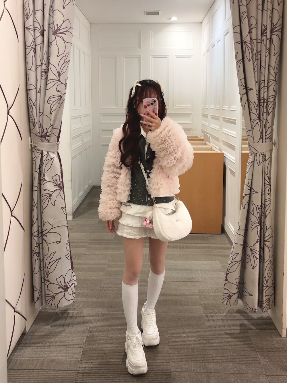 Treat Ürself トリートユアセルフ ジャージ 空港ファッション✈️💘 ・ ・ @__treat.urself__ のフリルジャージ