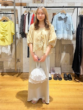 「LOWRYS FARM（ローリーズファーム）のストレッチサテンスカート　 290120（スカート、ホワイト系）」を使った、honon.さん（レディース）の春コーディネート