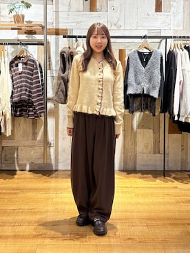 「LOWRYS FARM（ローリーズファーム）のTRワイドカーブパンツ（その他パンツ、ブラウン系）」を使った、honon.さん（レディース）の秋コーディネート