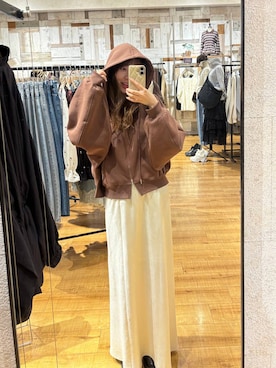 「LOWRYS FARM（ローリーズファーム）のストレッチサテンスカート　 290120（スカート、ホワイト系）」を使った、honon.さん（レディース）の秋コーディネート