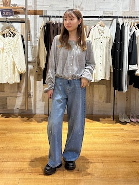 「LOWRYS FARM（ローリーズファーム）のアソートデコレーションデニム　1067725（デニムパンツ、ブルー系）」を使った、honon.さん（レディース）の秋コーディネート