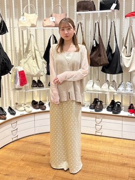 「LOWRYS FARM（ローリーズファーム）のストレッチサテンスカート　 290120（スカート、ベージュ系）」を使った、honon.さん（レディース）の春コーディネート