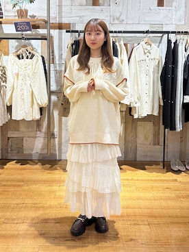 「LOWRYS FARM（ローリーズファーム）のティアードアシメスカート　1056558（スカート、ホワイト系）」を使った、honon.さん（レディース）の秋コーディネート