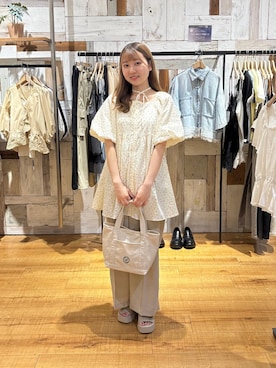 「LOWRYS FARM（ローリーズファーム）のＬＦＢＡＳＩＣＴＯＴＥ　323726（ショルダーバッグ、ホワイト系）」を使った、honon.さん（レディース）の夏コーディネート